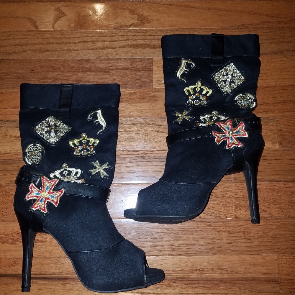 🆕 Women's Dollhouse Queen Stiletto Peep Toe Boots Size 9